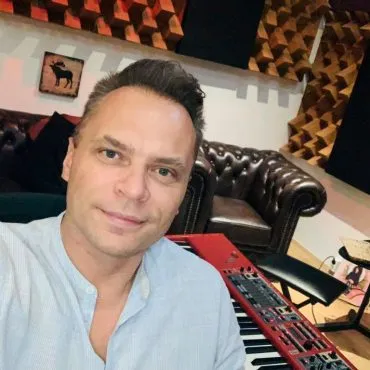 Szarvas József Josh