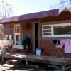 Új házat építettek pécsi egyetemisták egy hajléktalan párnak